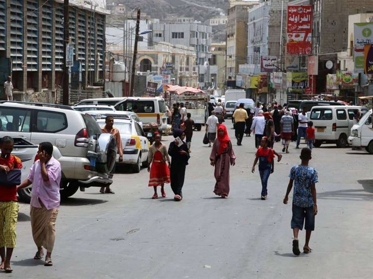 في عدن.. القنابل اليدوية صارت تباع في البقالات دون حسيب أو رقيب (صورة)