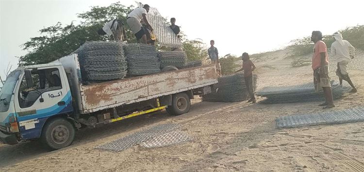 مزارعون في منطقتي الجرمل والملك يناشدون مدير الزراعة والري بأبين بالتدخل وعدم تحويل جابيونات عقم المنطقة إلى مكان آخر