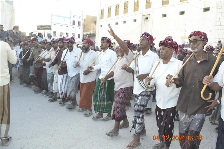 الشاعر باحارثة جمع الفرقاء في زواج أبنائه