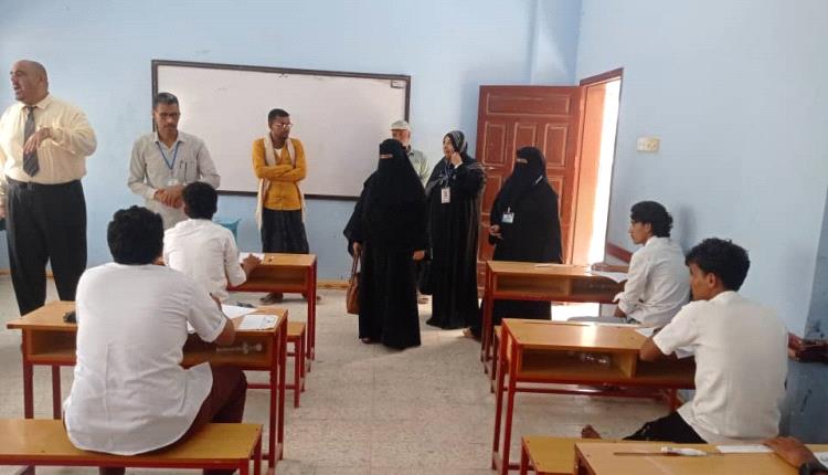وفد وزاري يتفقد المراكز الامتحانية للشهادة الثانوية العامة بالشحر