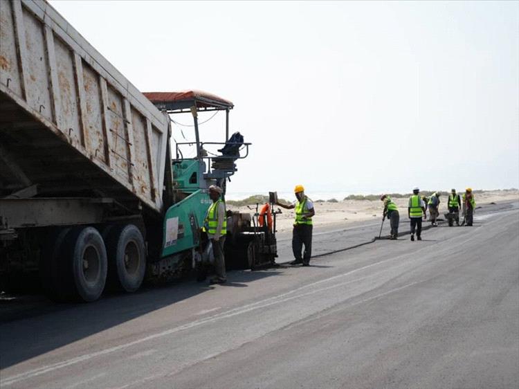 90 بالمائة نسبة إنجاز مشروع صيانة طريق الرحاب - كنديان (المرحلة 2) في عدن