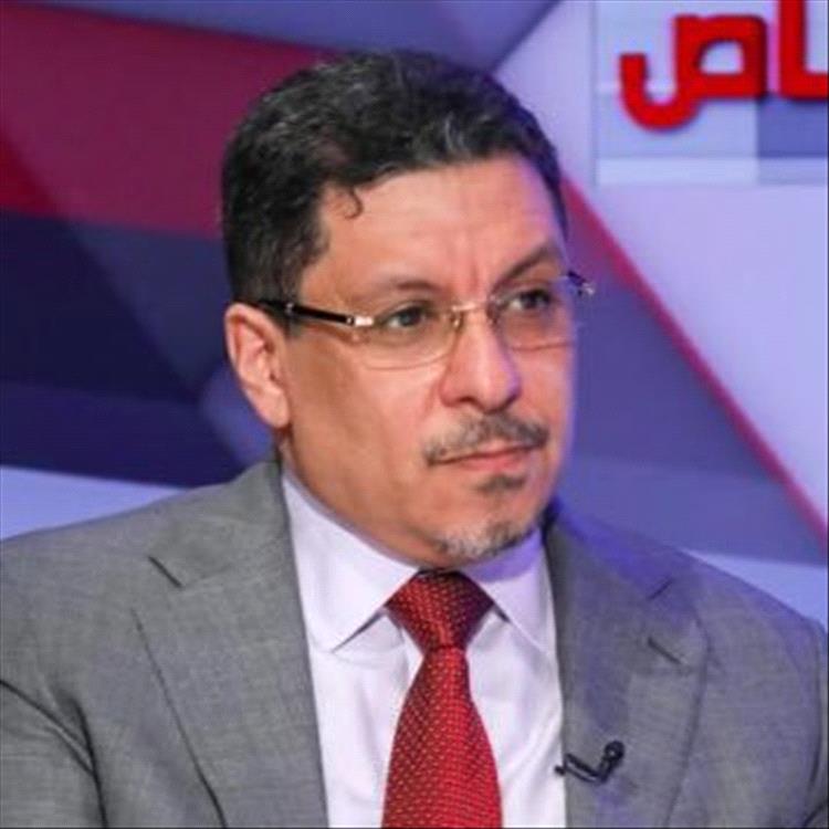 رئيس الوزراء أحمد عوض بن مبارك يرد على دعوات الاستقالة: مستمرون في مواجهة الفساد والمشروع الحوثي