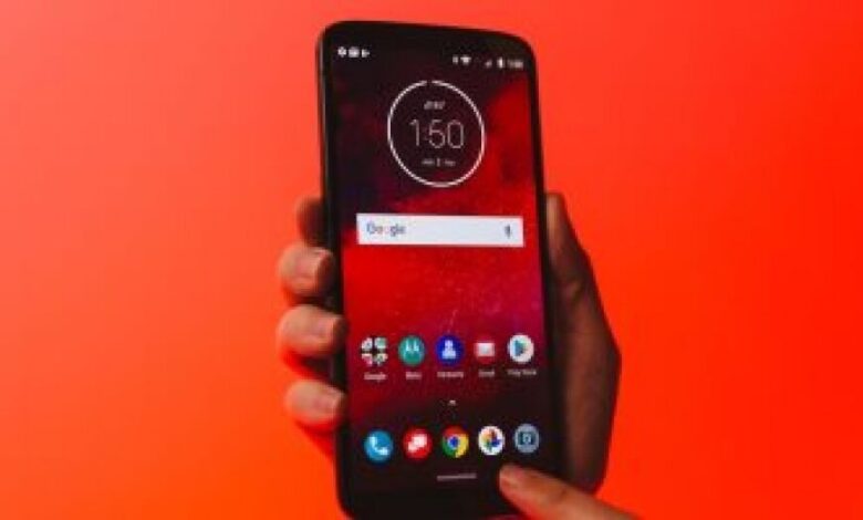 بعد طرحه رسميًا.. تعرف على المواصفات الكاملة لهاتف Moto Z3