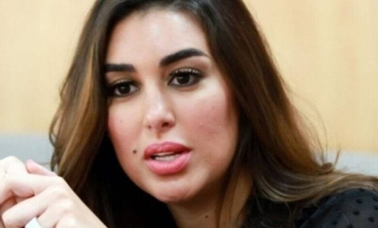 زوجته سبب الأزمة.. مخرج مصري عن فنانة: ممثلة درجة خامسة