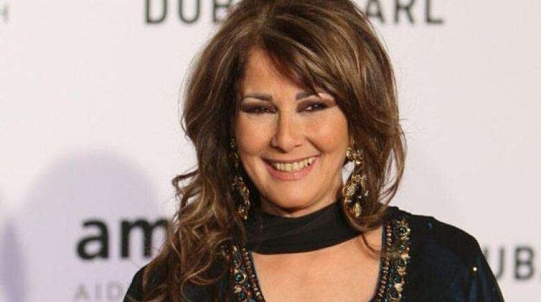 الفنانة المصرية آثار الحكيم تعلن اعتزالها: «شبعت نجومية»