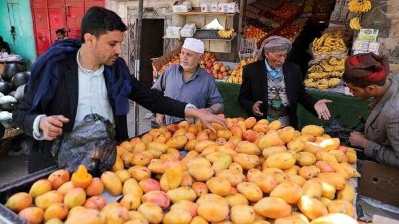 "الحوثي" يمنع تقديم المساعدات ويوقف مبادرات "الإفطار"