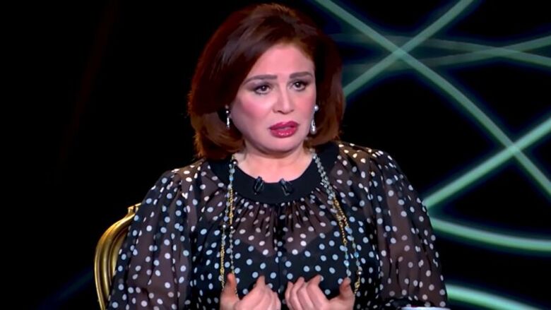 إلهام شاهين تعلق على أنباء مشاجرتها مع غادة إبراهيم بجنازة الفنان سمير صبري